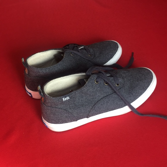 BRAND NEW SNEAKERS!! - Picture 1 of 2